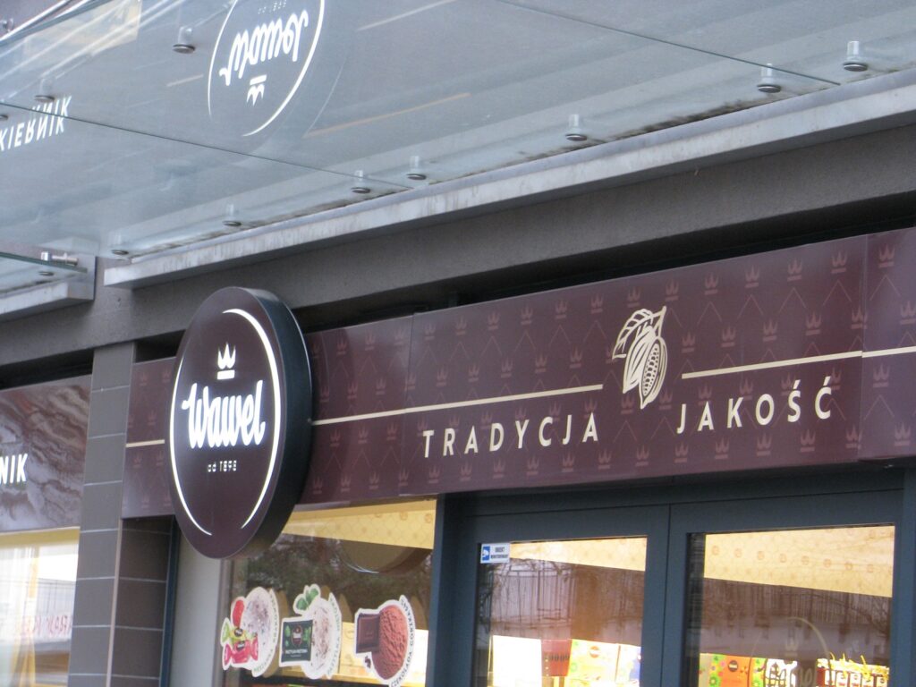 Witryna sklepu ze słodyczami Wawel