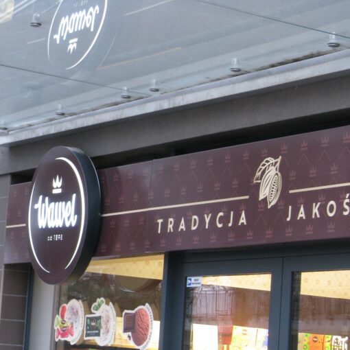 Witryna sklepu ze słodyczami Wawel