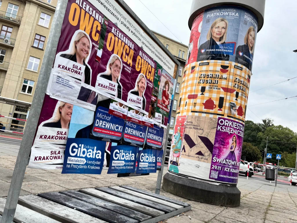 Plakaty wyborcze przy pl. Inwalidów w Krakowie, fot. Redakcja